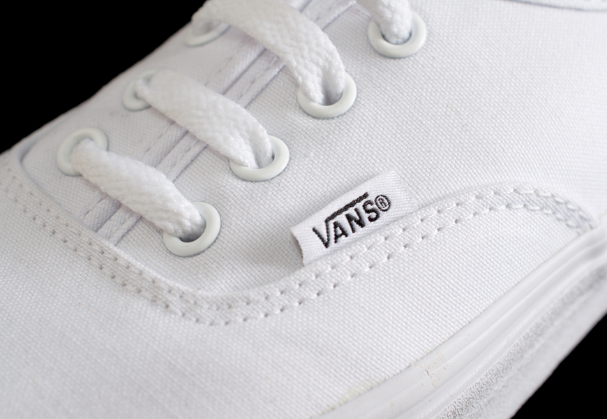 Drum reccomend love white vans sneakers