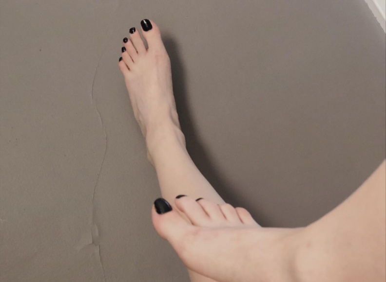 Black nails feet