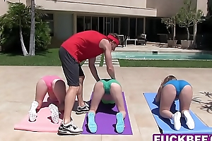 Fake yoga instructor gives teens