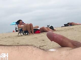 Wifes twerking blowjob dick on beach